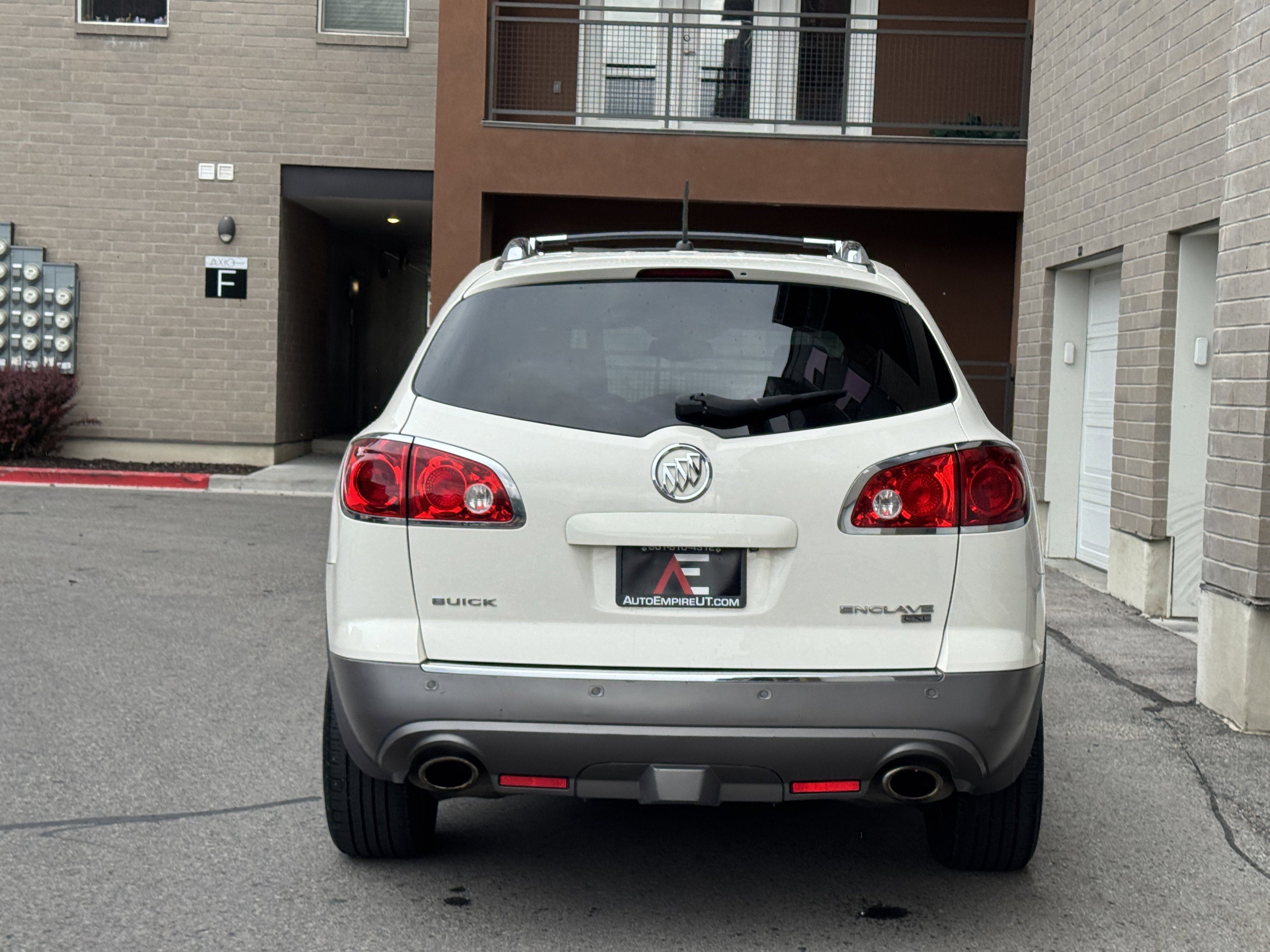 Used 2010 Buick Enclave CXL w/ Trailering Provision Package AWD/4WD image 4