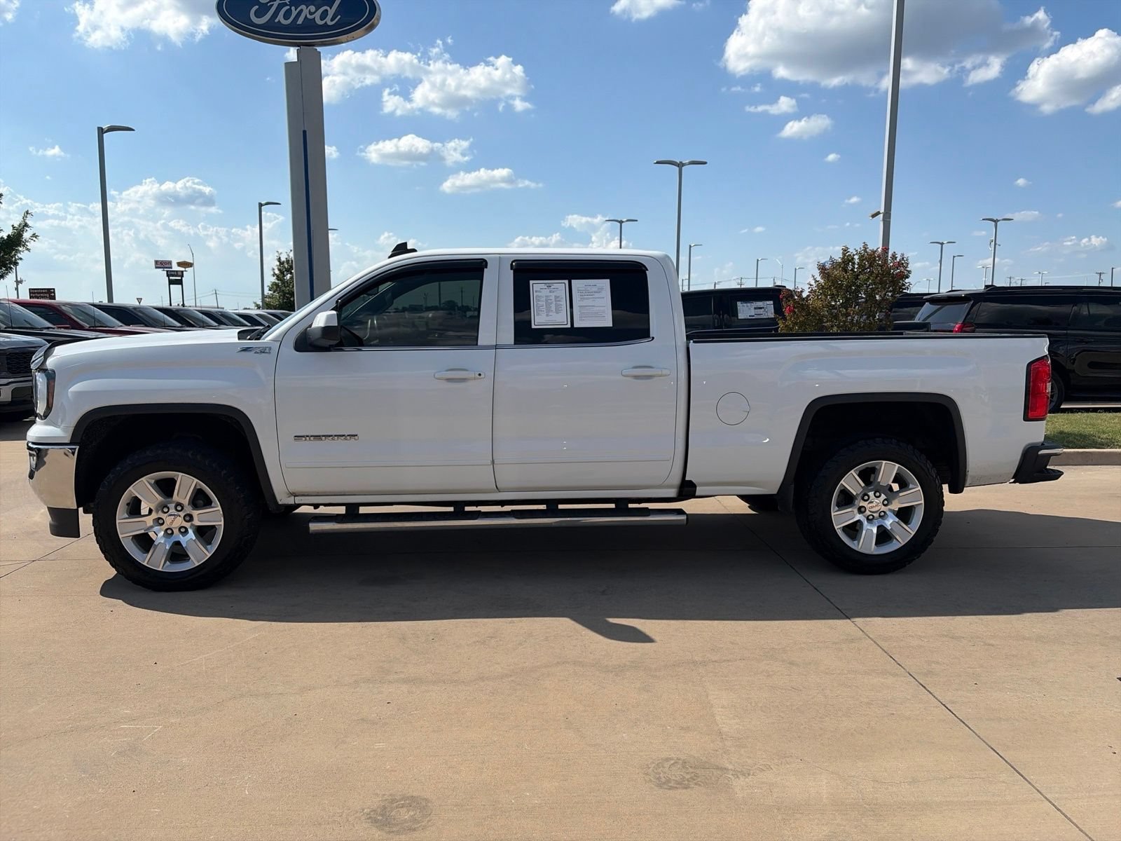 Used 2018 GMC Sierra 1500 SLE w/ SLE Value Package AWD/4WD image 2