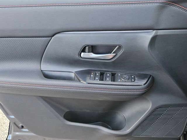 Used 2025 Nissan Kicks SR image 27