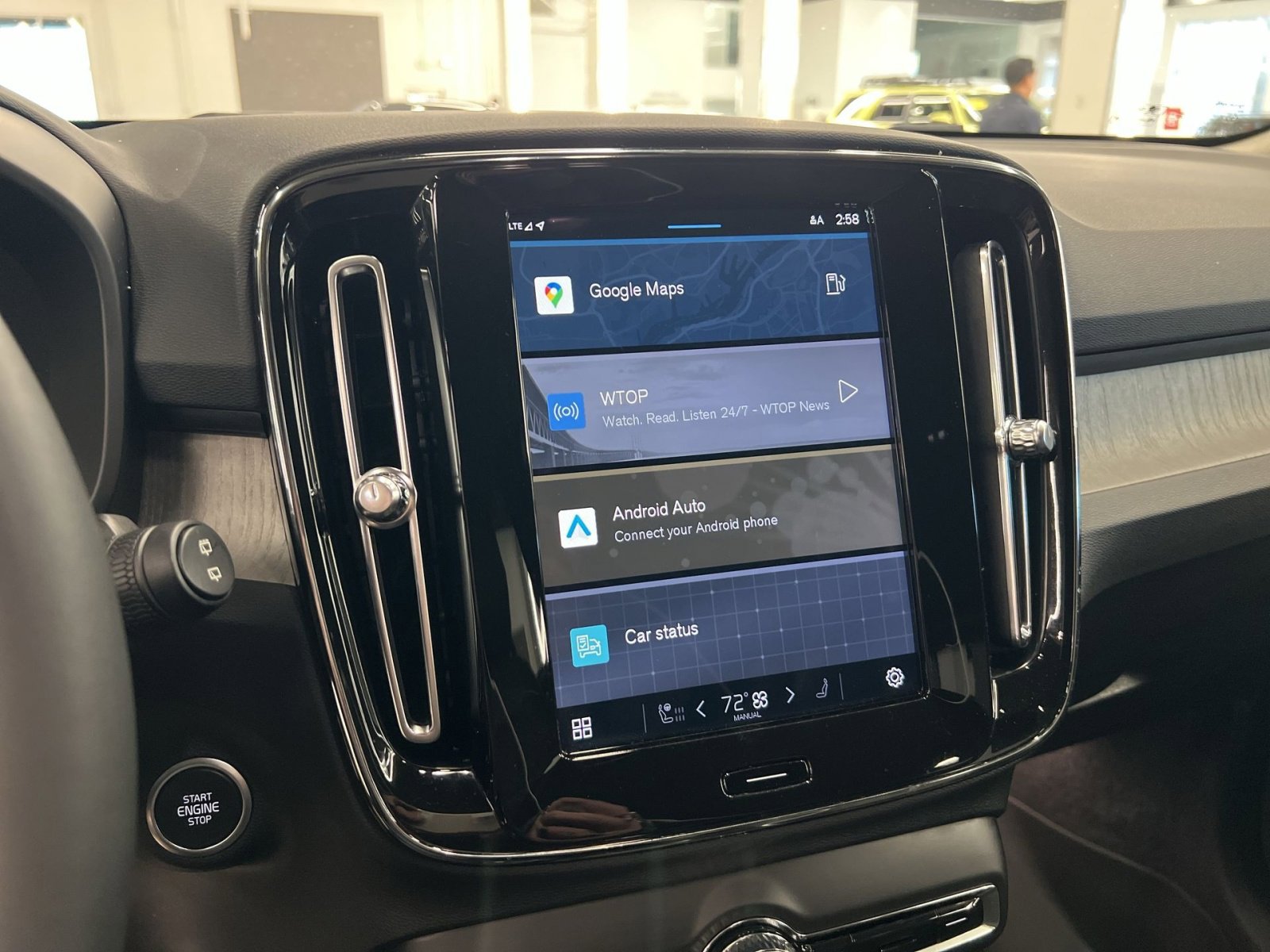 Used 2024 Volvo XC40 B5 Core w/ Climate Package image 16