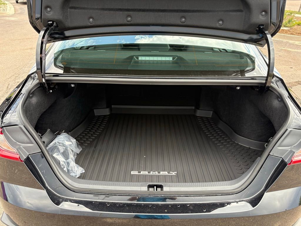 Used 2025 Toyota Camry SE image 29