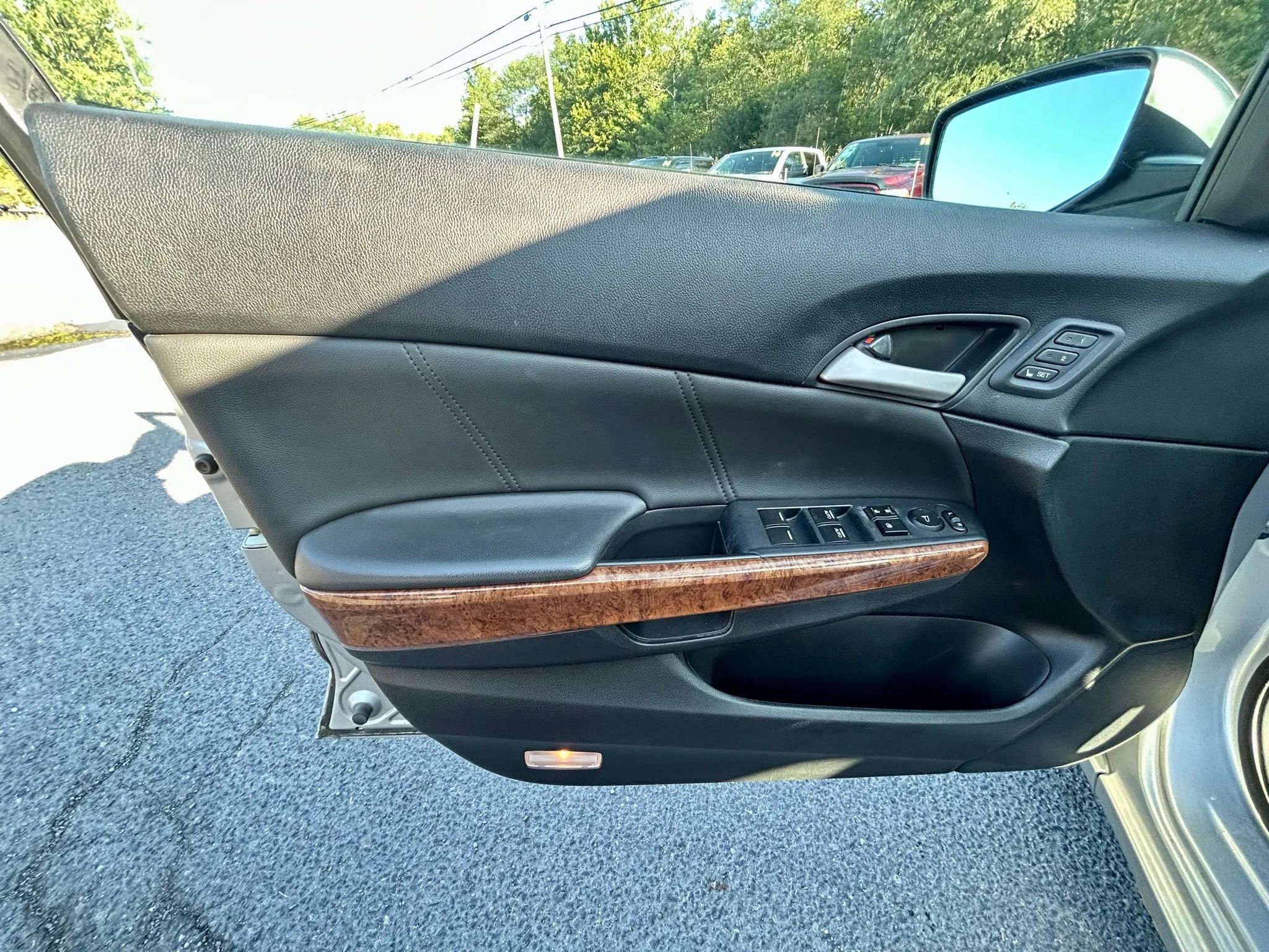 Used 2011 Honda Accord EX-L image 11