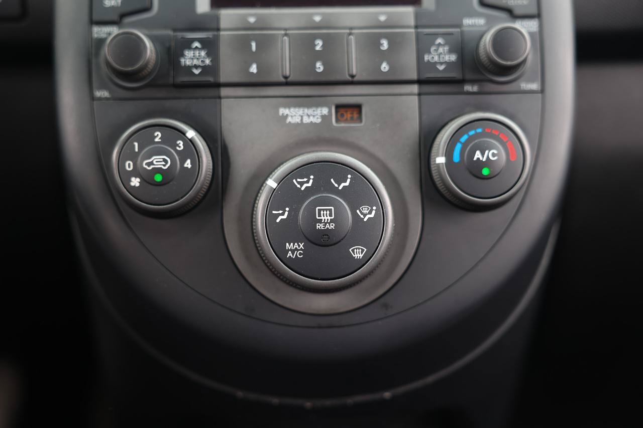 Used 2010 Kia Soul FWD image 28