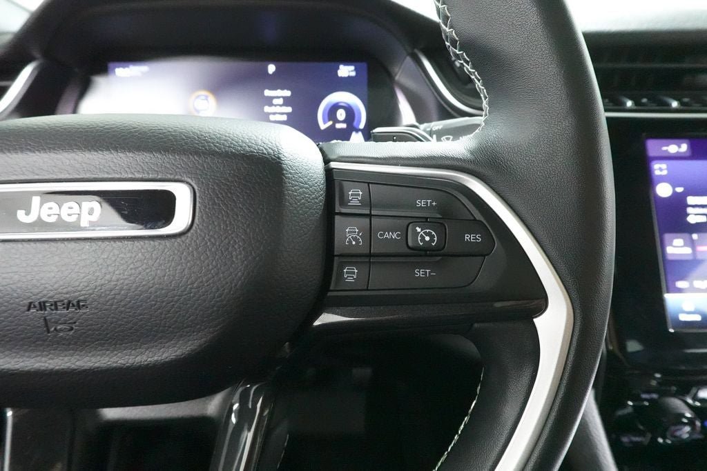 Used 2022 Jeep Grand Cherokee Altitude AWD/4WD image 13