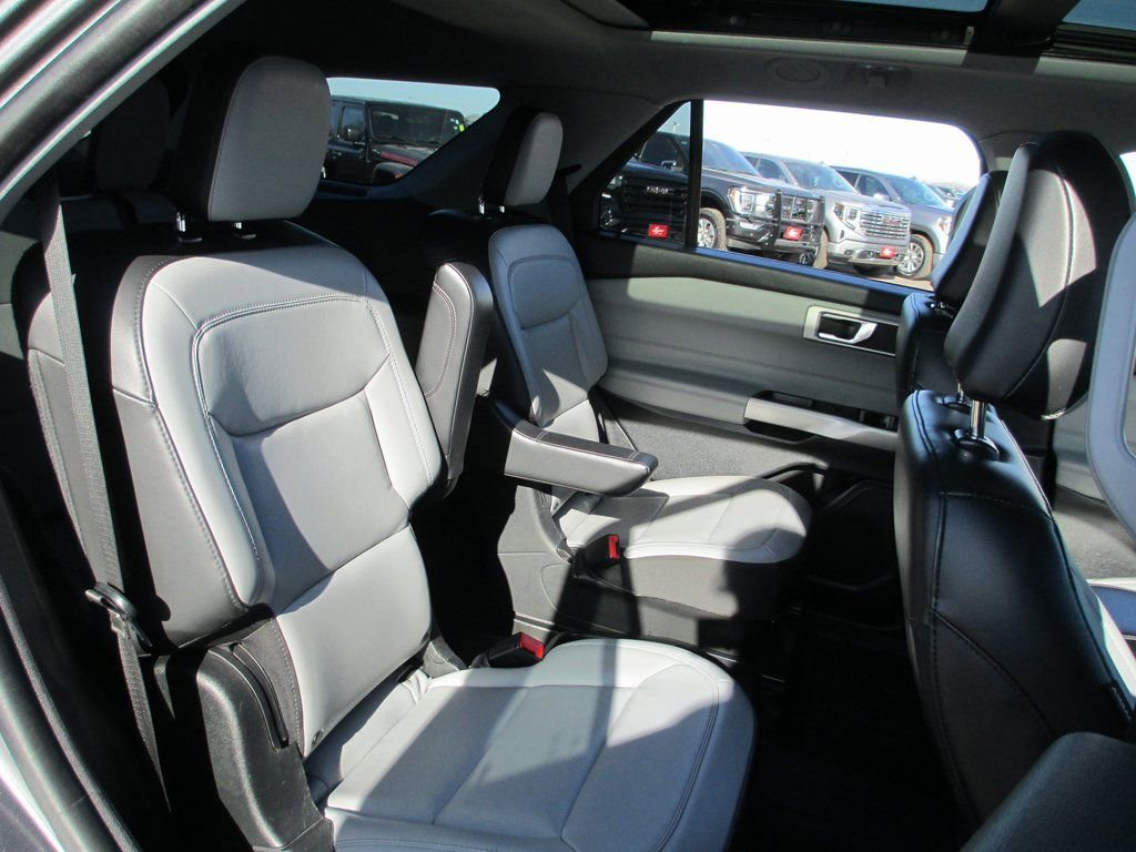 Used 2021 Ford Explorer XLT w/ Equipment Group 202A image 21