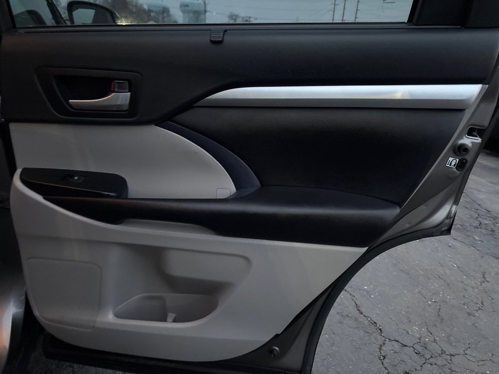 Used 2018 Toyota Highlander XLE image 20
