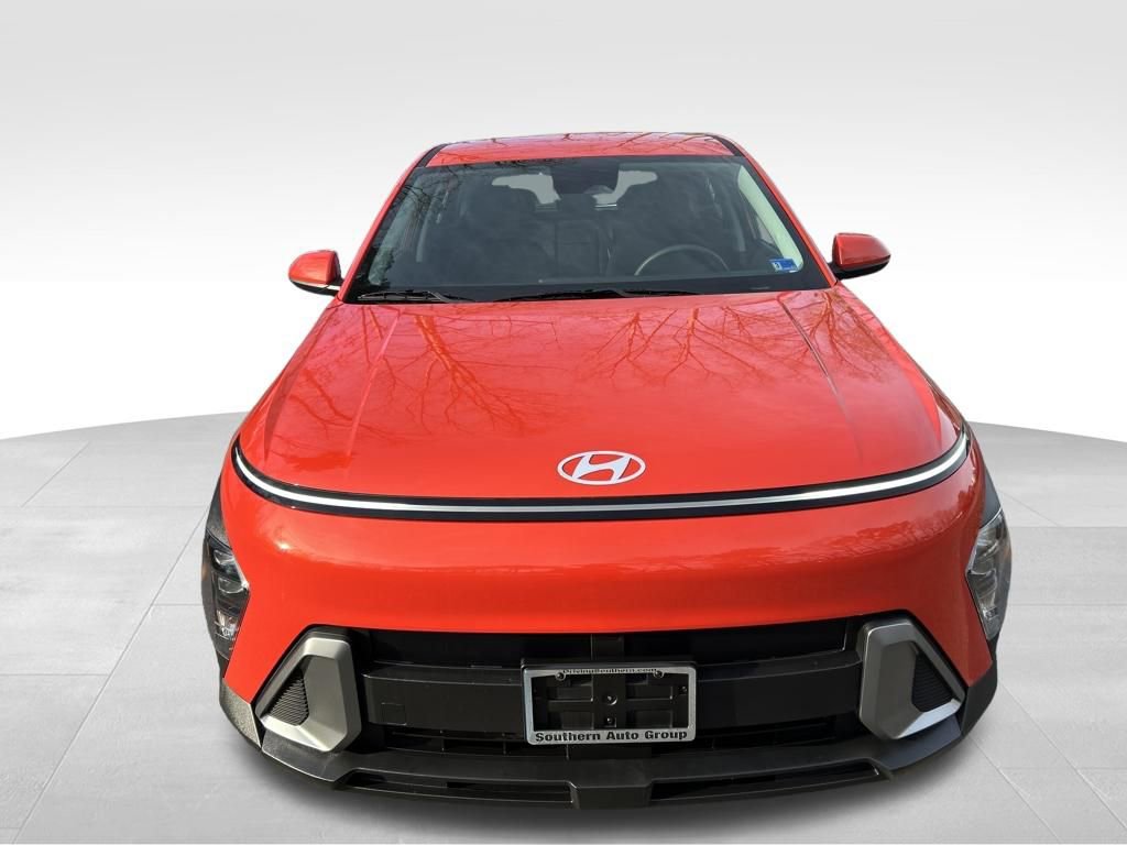 Certified 2025 Hyundai Kona SE image 9
