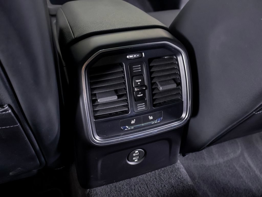 Certified 2023 Porsche Macan S AWD/4WD image 28