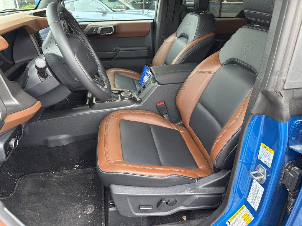 Used 2024 Ford Bronco Outer Banks AWD/4WD image 2
