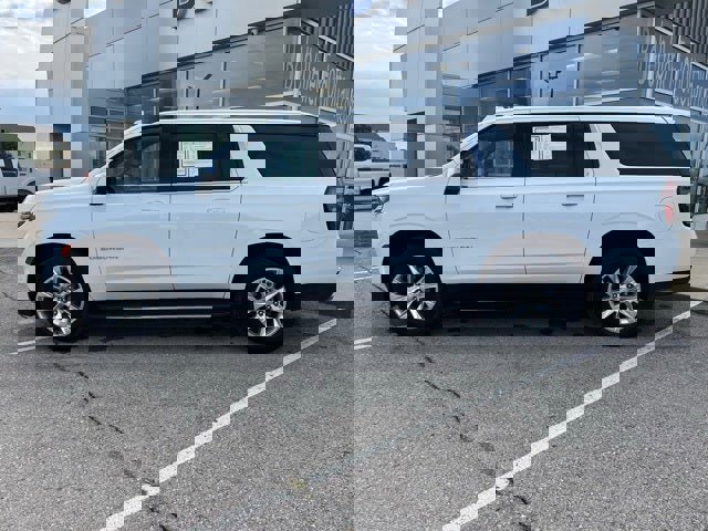 Used 2023 Chevrolet Suburban Premier image 2