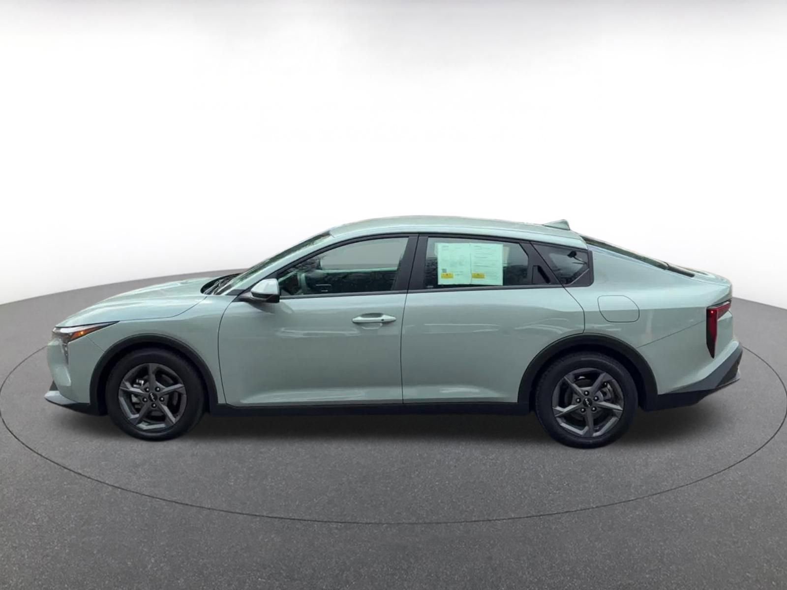Used 2025 Kia K4 LXS image 9