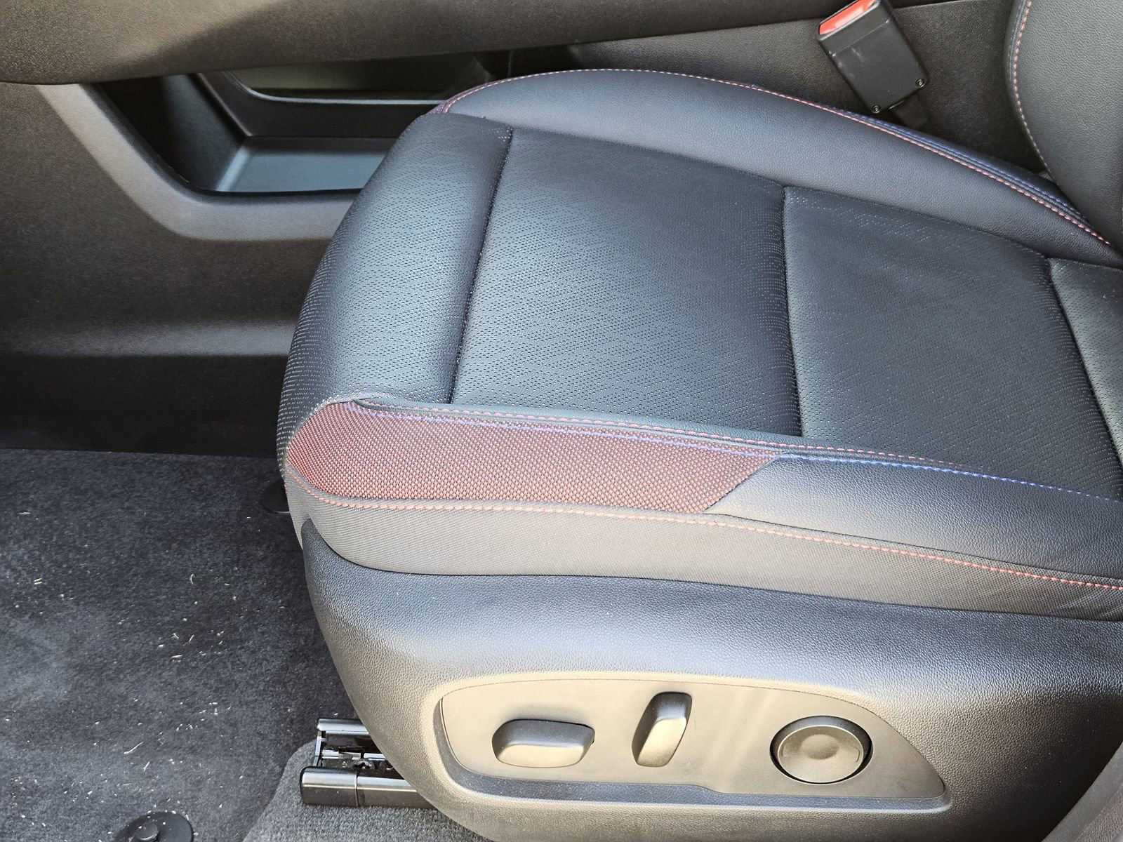 Certified 2025 Chevrolet Equinox RS w/ Safety and Technology Package FWD image 31