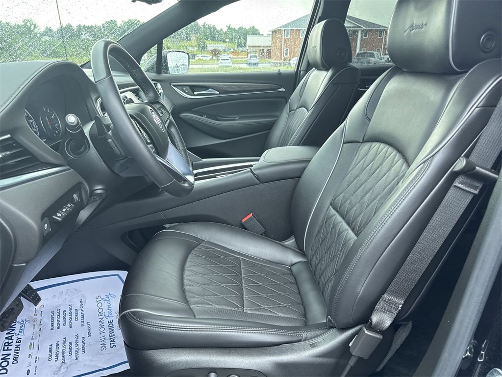 Used 2022 Buick Enclave Avenir w/ Avenir Technology Package image 17