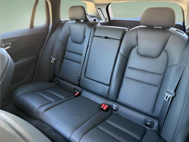 Used 2025 Volvo V60 B5 Cross Country Plus image 20