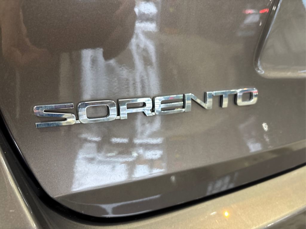 Used 2019 Kia Sorento LX w/ LX Convenience Package image 14