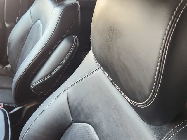 Used 2025 Chrysler Pacifica Select FWD image 20