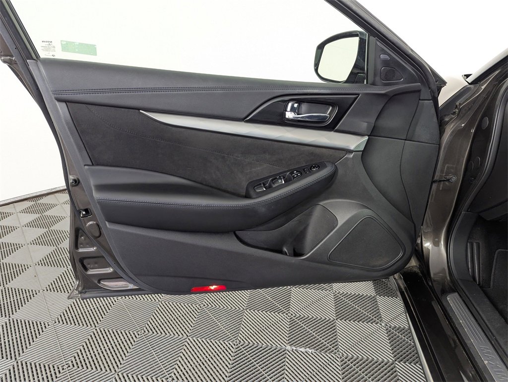 Used 2016 Nissan Maxima SR image 18