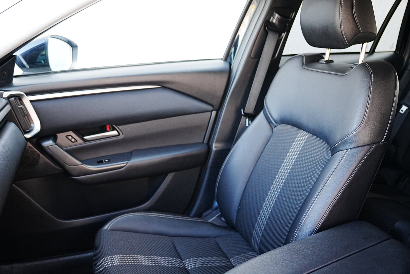 Used 2024 MAZDA CX-50 AWD 2.5 S w/ Preferred Package image 11