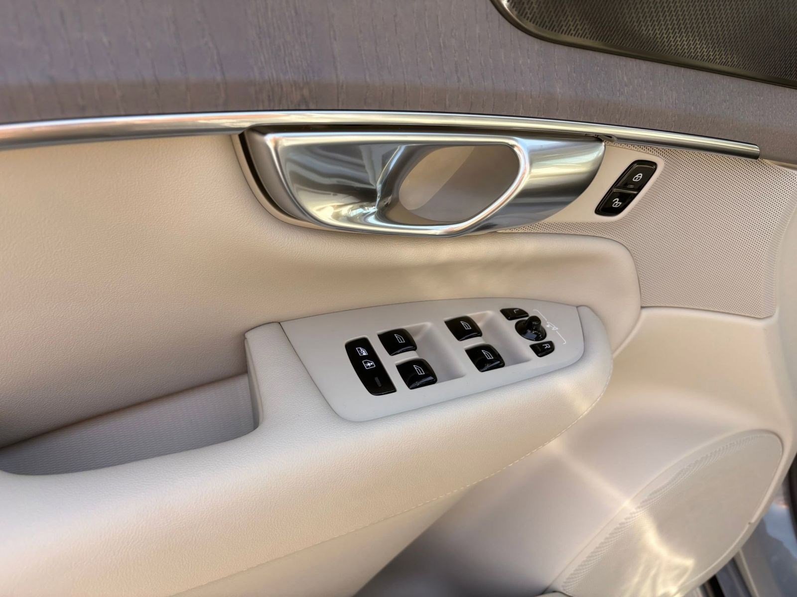 New 2026 Volvo XC90 B6 Ultra image 12