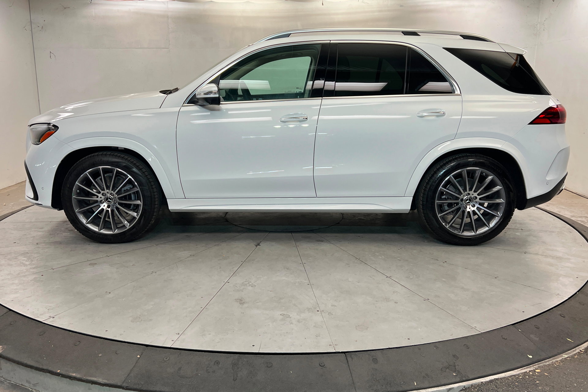 New 2026 Mercedes-Benz GLE 350 4MATIC image 2