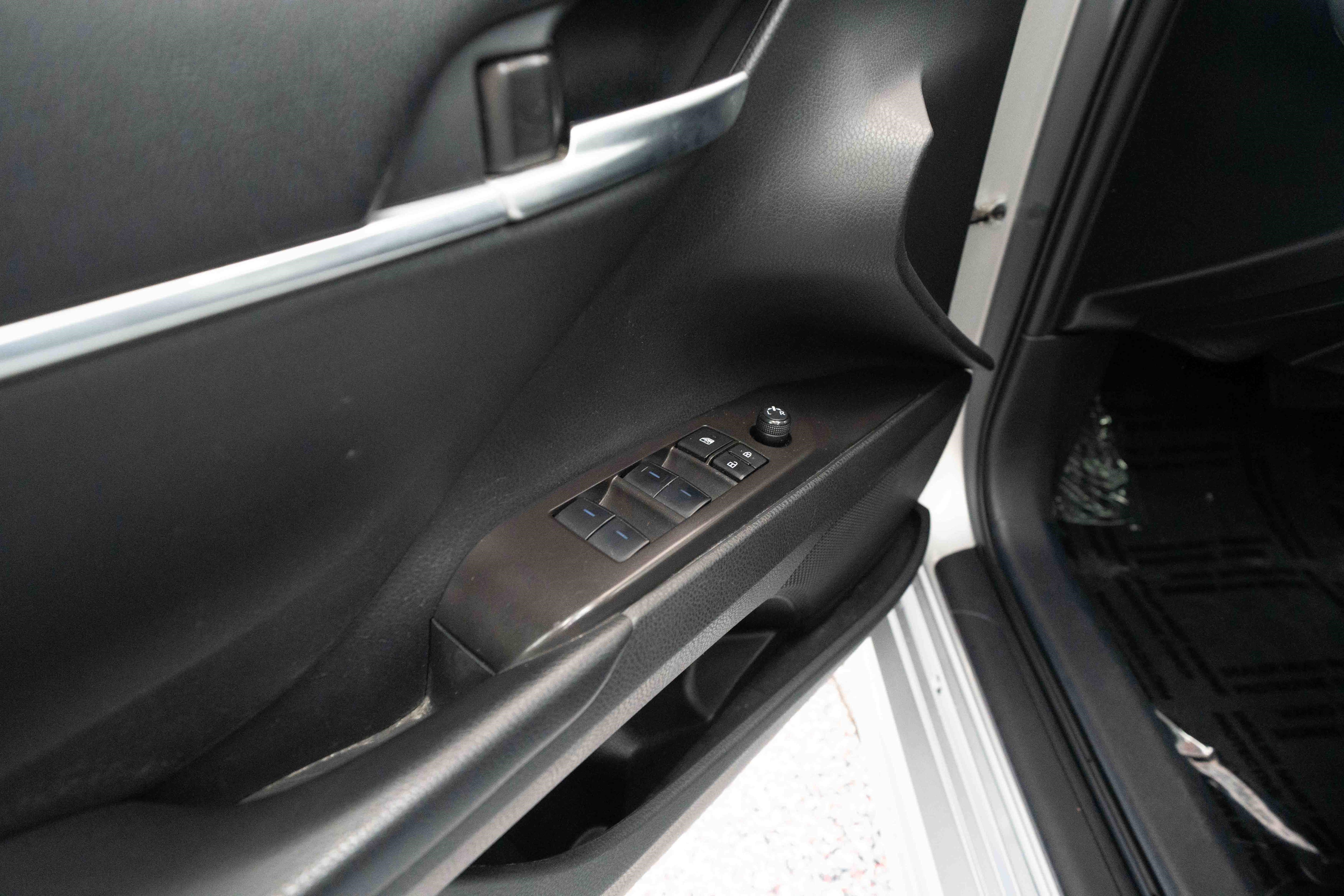 Used 2024 Toyota Camry SE w/ Cold Weather Package AWD/4WD image 7