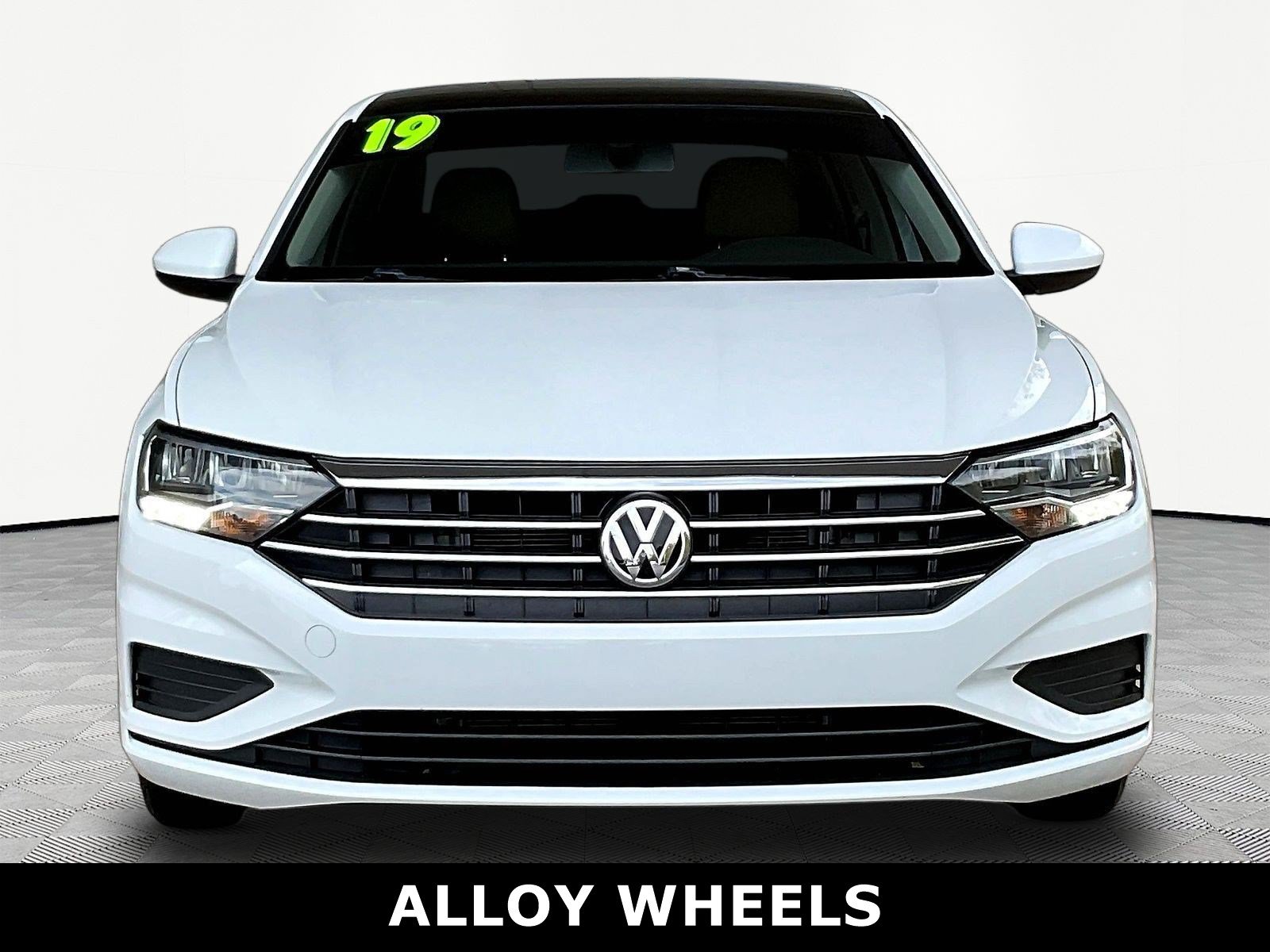 Used 2019 Volkswagen Jetta SE w/ Cold Weather Package FWD image 2