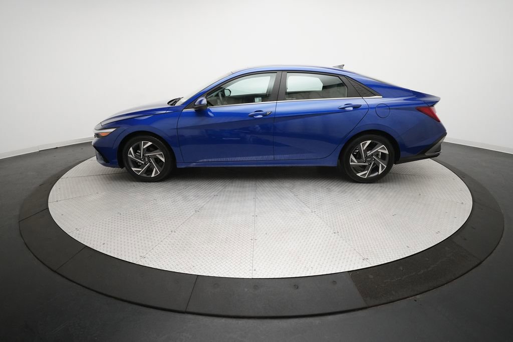 Used 2025 Hyundai Elantra Limited image 23