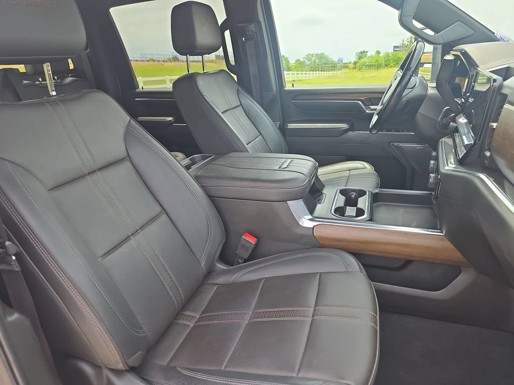 Used 2024 Chevrolet Silverado 3500 High Country w/ Technology Package AWD/4WD image 9