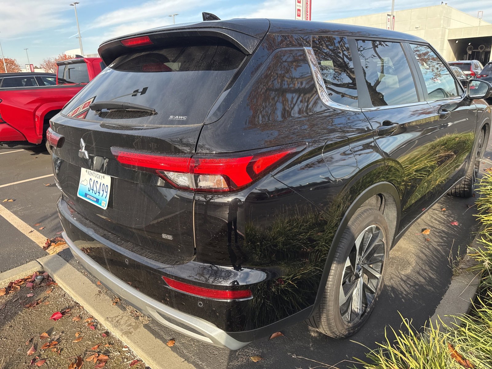 Used 2024 Mitsubishi Outlander SE Black Edition image 6