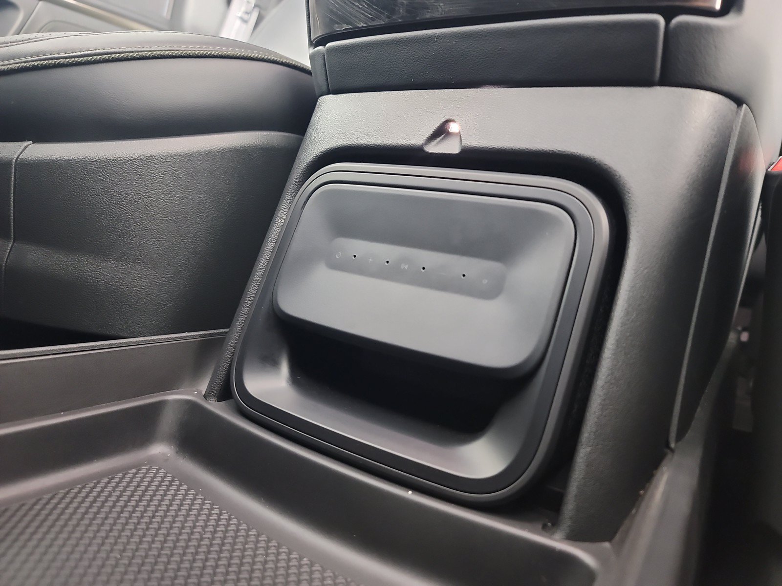 Used 2024 Rivian R1S Adventure AWD/4WD image 33