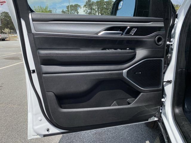 New 2025 Jeep Wagoneer L 4WD w/ Premium Group I image 15