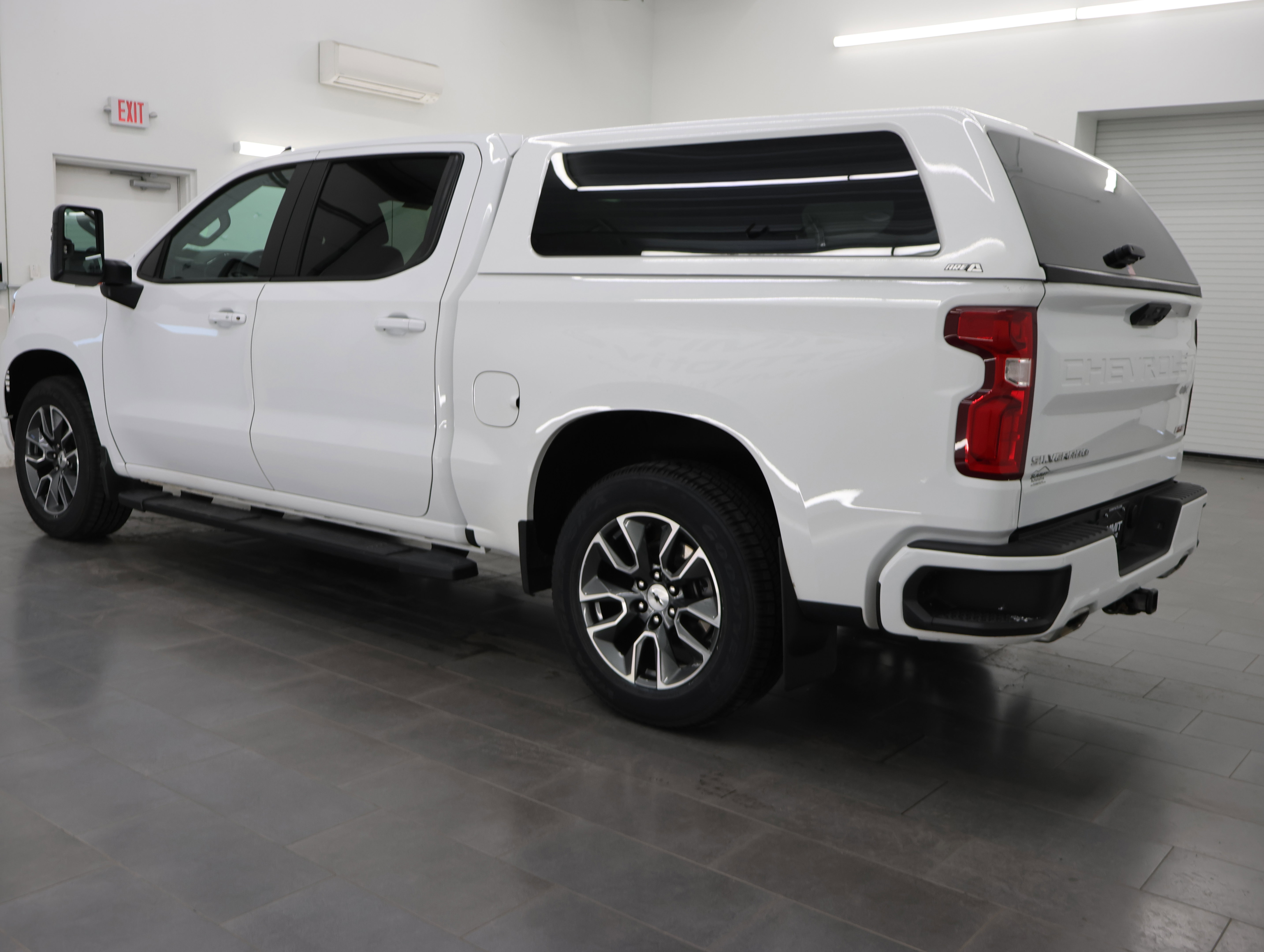 Used 2023 Chevrolet Silverado 1500 RST AWD/4WD image 5