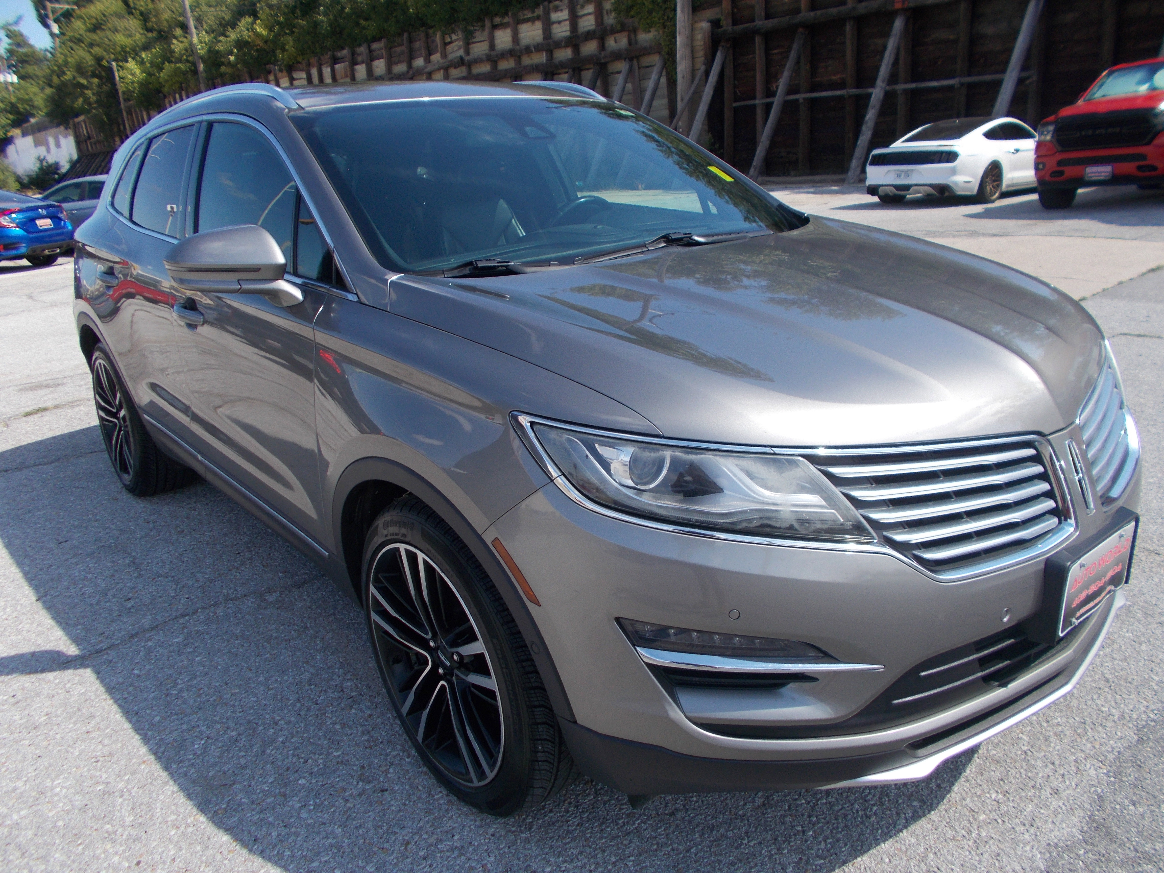 Used 2017 Lincoln MKC Reserve image 3