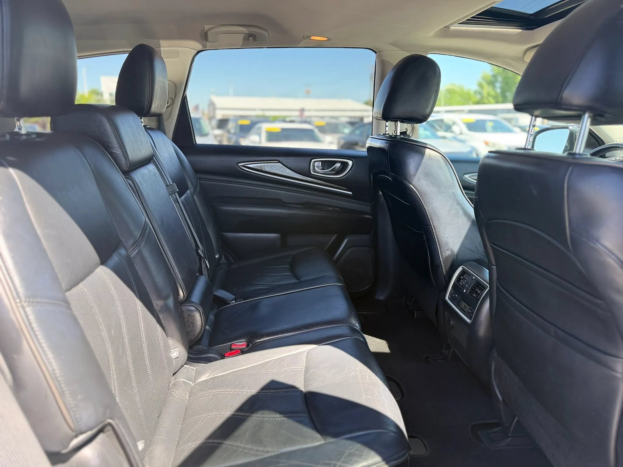 Used 2014 INFINITI QX60 Luxe w/ Premium Package AWD/4WD image 39