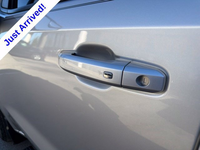 Used 2022 Chevrolet Silverado 1500 LT AWD/4WD image 15