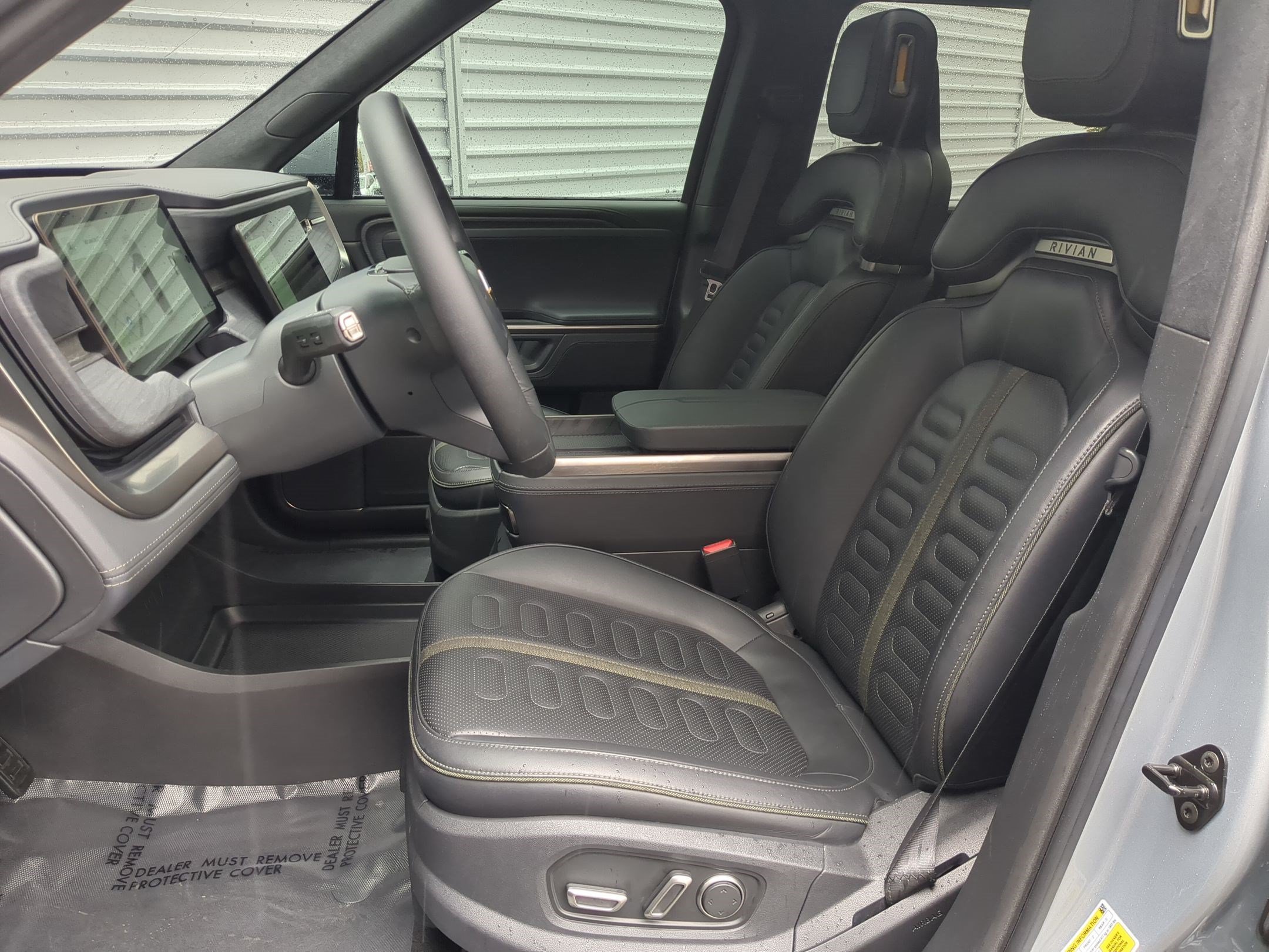 Used 2025 Rivian R1S Adventure Dual AWD/4WD image 26
