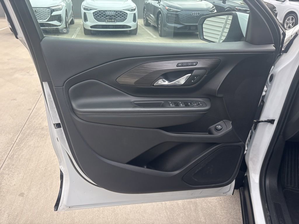 Used 2024 GMC Terrain SLT image 10