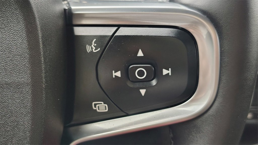 Used 2025 Volvo XC40 B5 Plus image 15