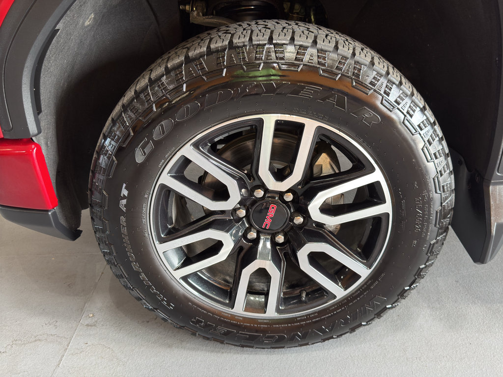 Used 2025 GMC Sierra 1500 AT4 w/ AT4 Premium Package AWD/4WD image 9