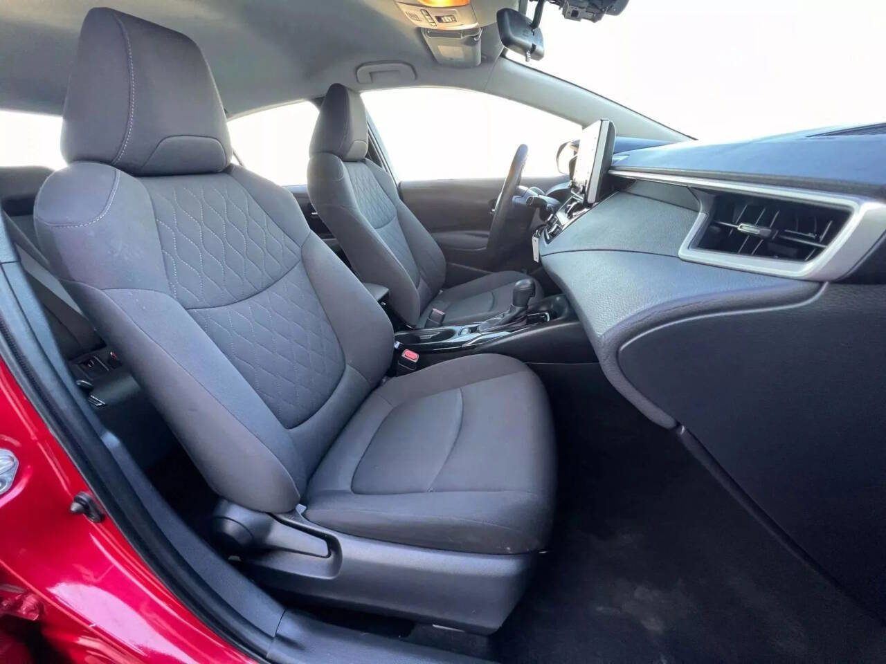 Used 2020 Toyota Corolla LE FWD image 19