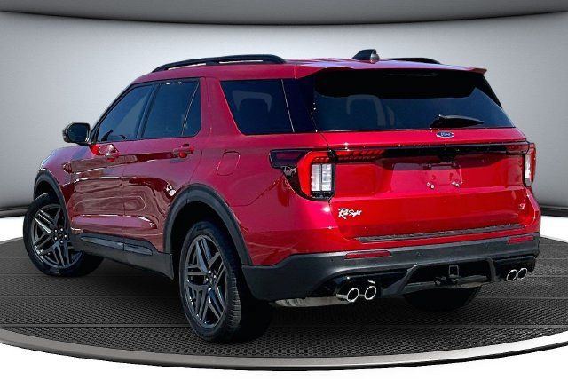 Used 2025 Ford Explorer ST AWD/4WD image 4