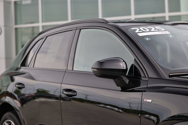 Used 2025 Audi Q3 2.0T Premium w/ Convenience Package AWD/4WD image 3