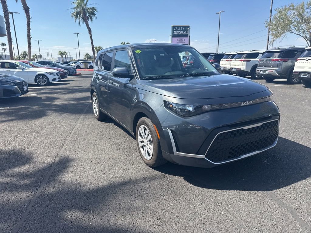 Used 2023 Kia Soul LX FWD image 4