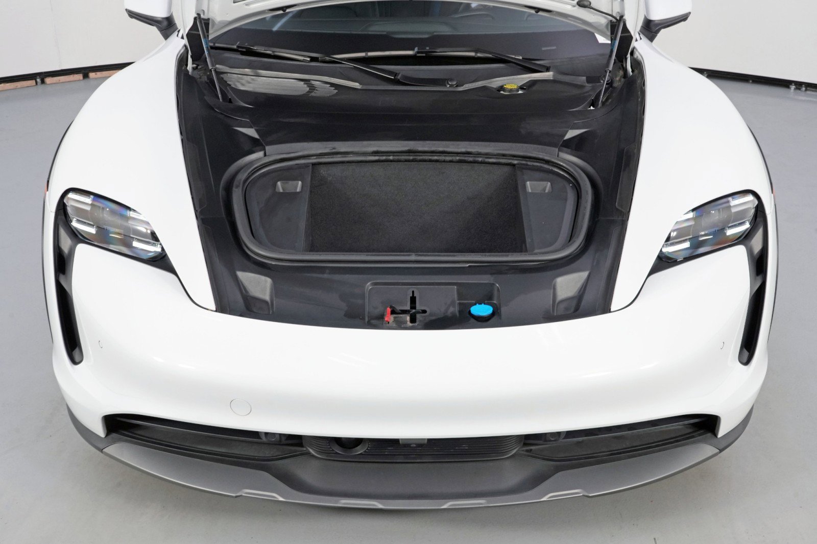 Used 2021 Porsche Taycan 4 Cross Turismo w/ Premium Package image 8