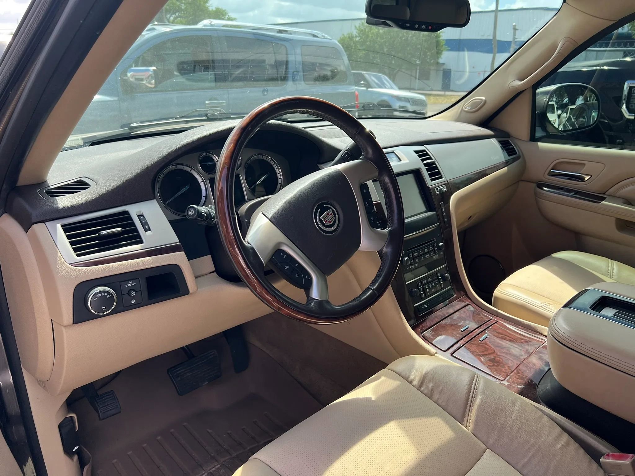 Used 2014 Cadillac Escalade ESV Luxury AWD/4WD image 23