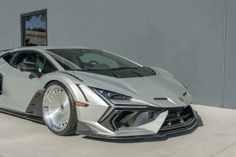 Used 2024 Lamborghini Revuelto image 47