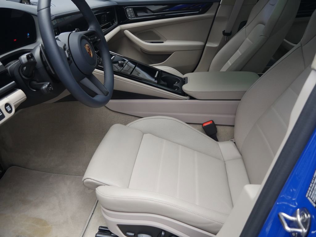 Certified 2026 Porsche Panamera GTS AWD/4WD image 5