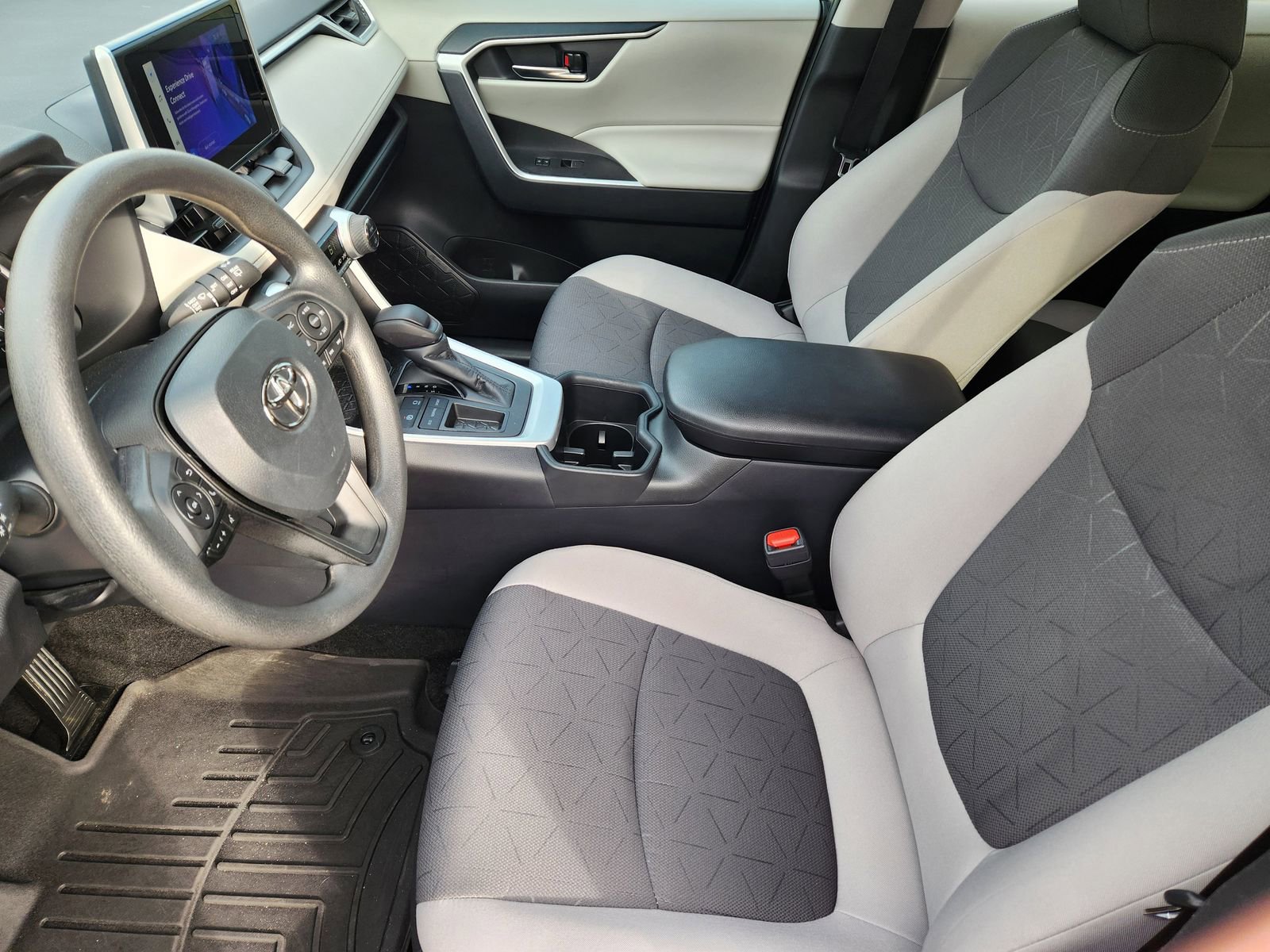 Used 2024 Toyota RAV4 XLE image 17