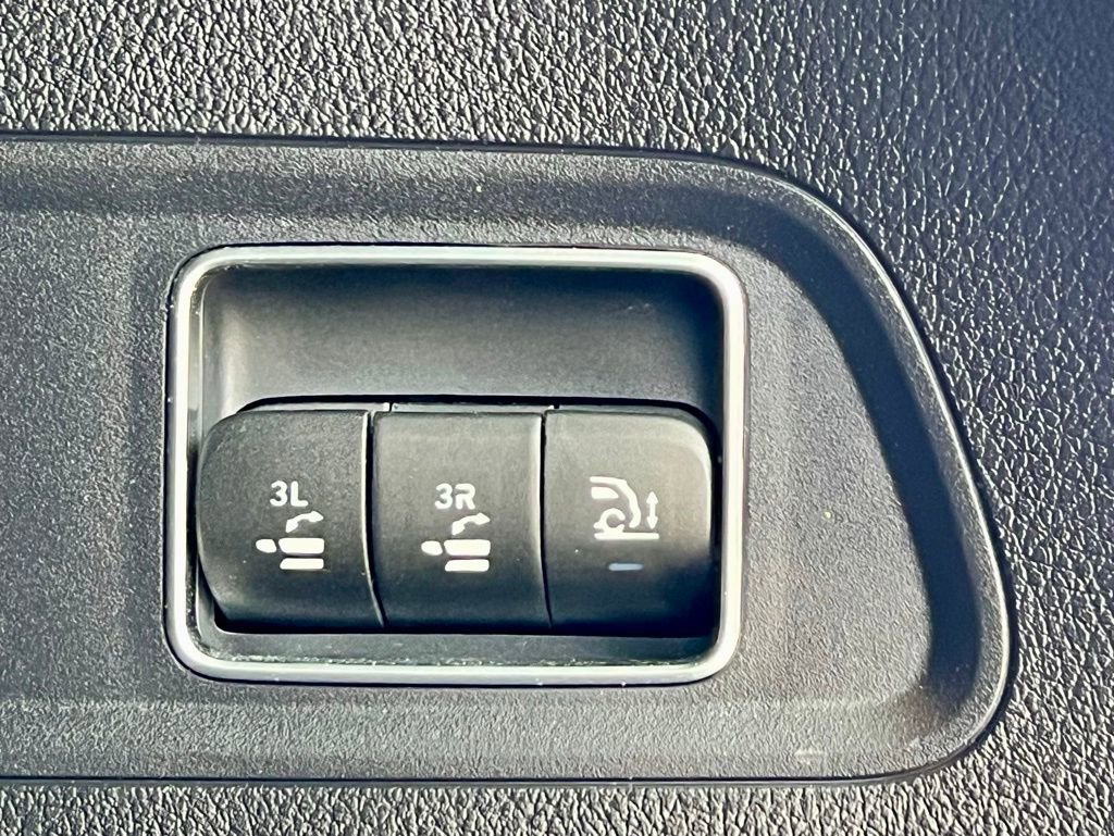 Certified 2025 Mercedes-Benz GLS 450 4MATIC image 49