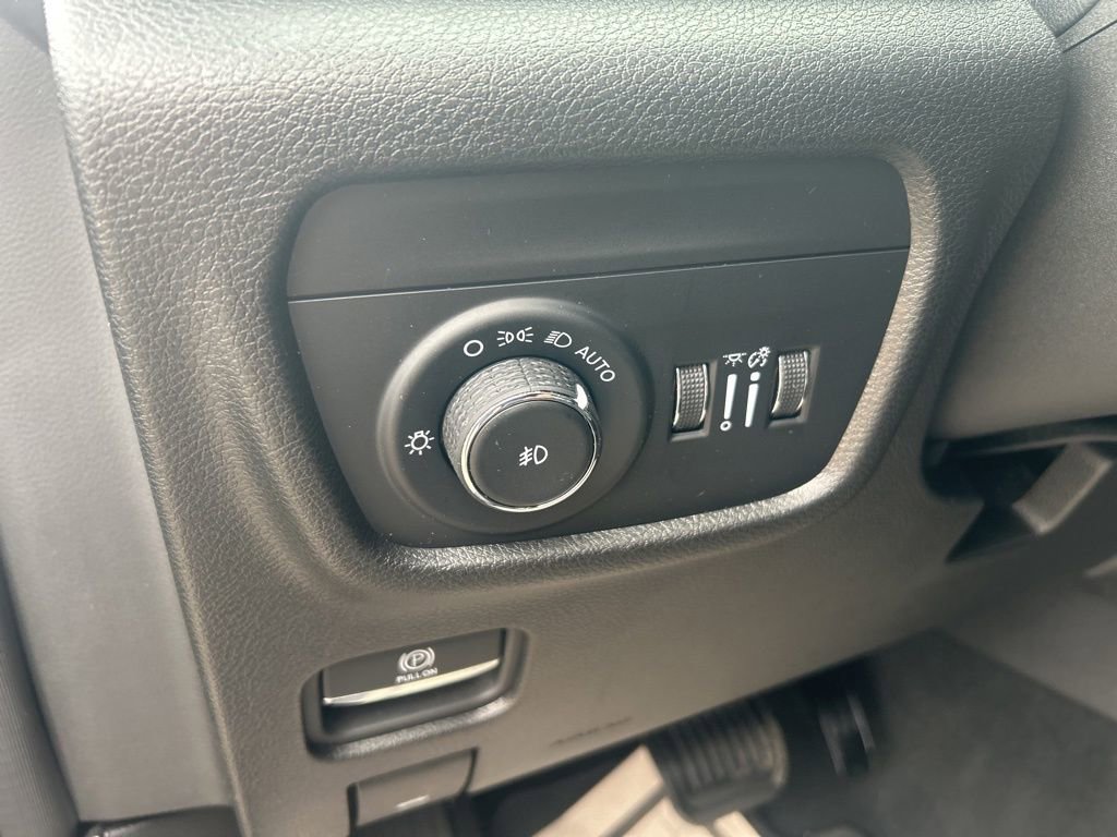 Used 2024 Jeep Grand Cherokee Limited image 25